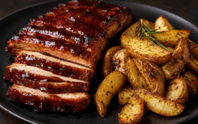 Pechito de cerdo BBQ con papas rústicas